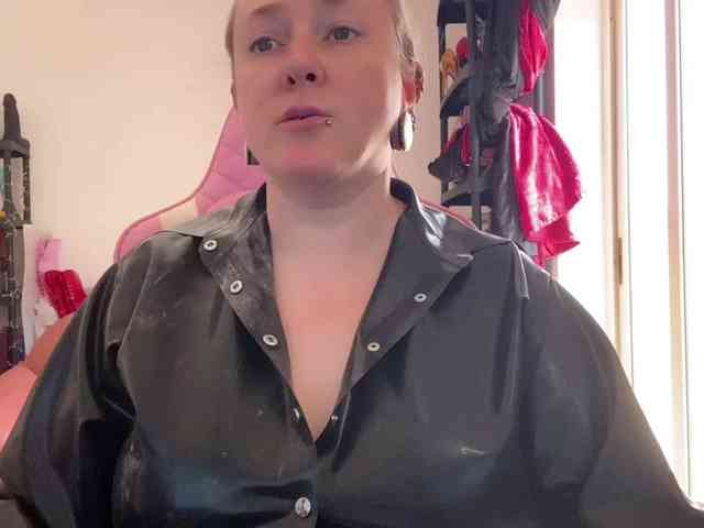 NylonQueen webcam