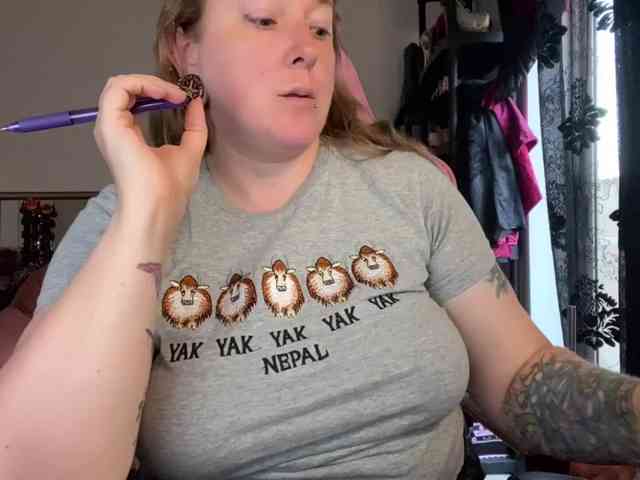 NylonQueen webcam