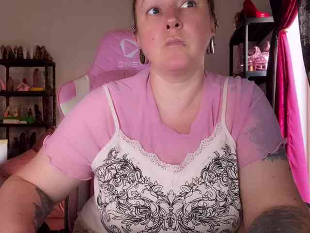 NylonQueen webcam