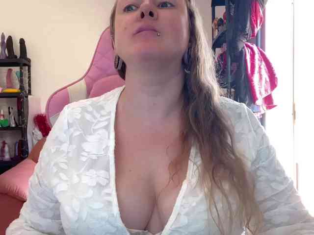 NylonQueen webcam
