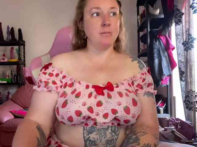 NylonQueen webcam