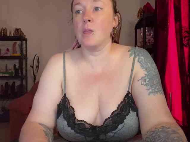 NylonQueen webcam