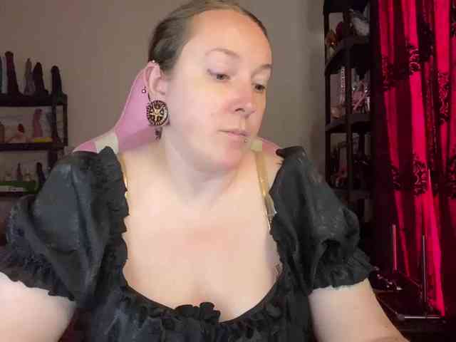 NylonQueen webcam
