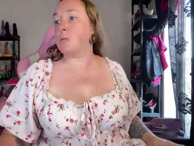 NylonQueen webcam