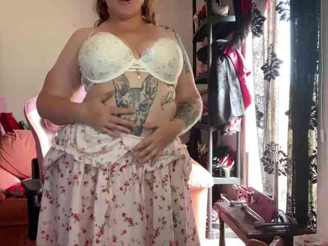 NylonQueen webcam