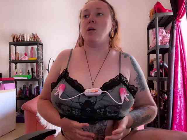 NylonQueen webcam
