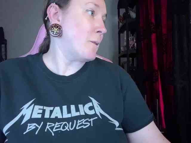 NylonQueen webcam