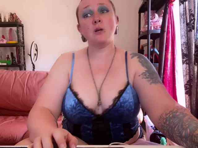 NylonQueen webcam