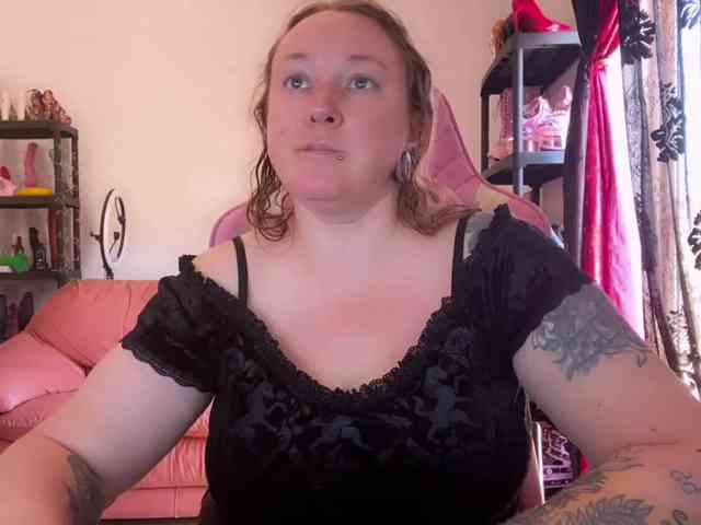 NylonQueen webcam