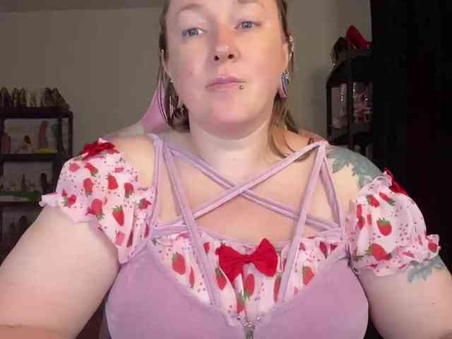 NylonQueen webcam
