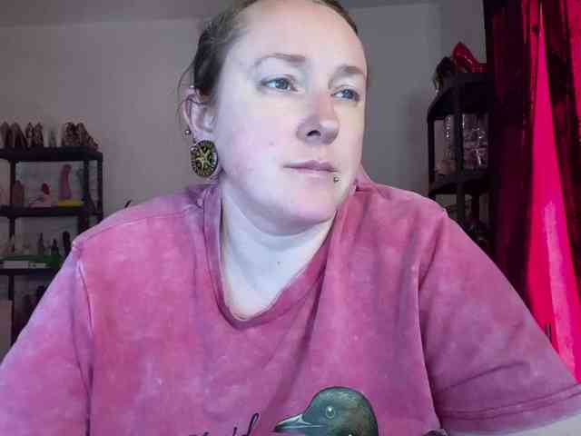 NylonQueen webcam