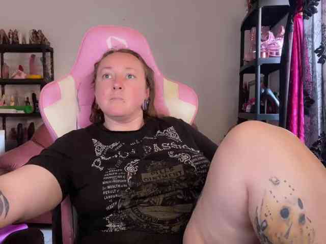 NylonQueen webcam