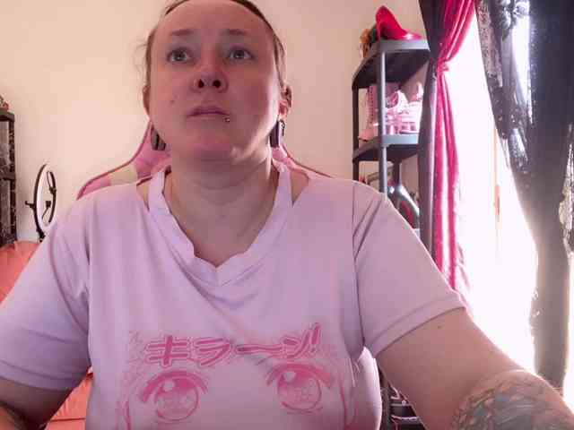NylonQueen webcam