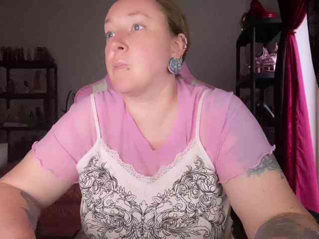 NylonQueen webcam