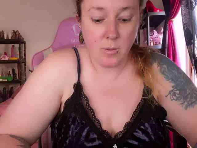NylonQueen webcam