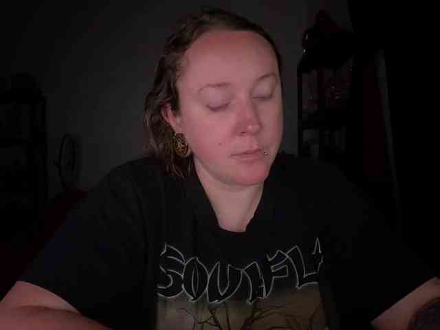 NylonQueen webcam