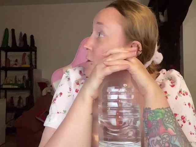 NylonQueen webcam