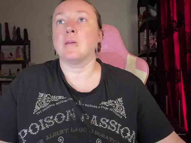 NylonQueen webcam