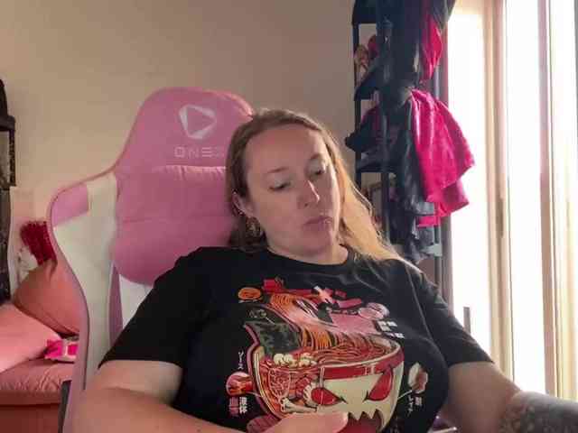 NylonQueen webcam