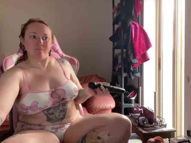 NylonQueen webcam