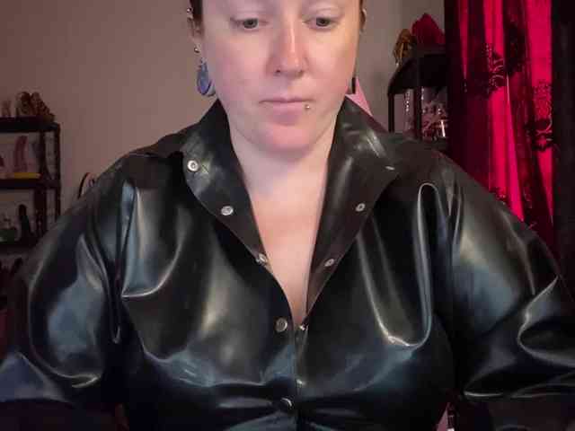 NylonQueen webcam
