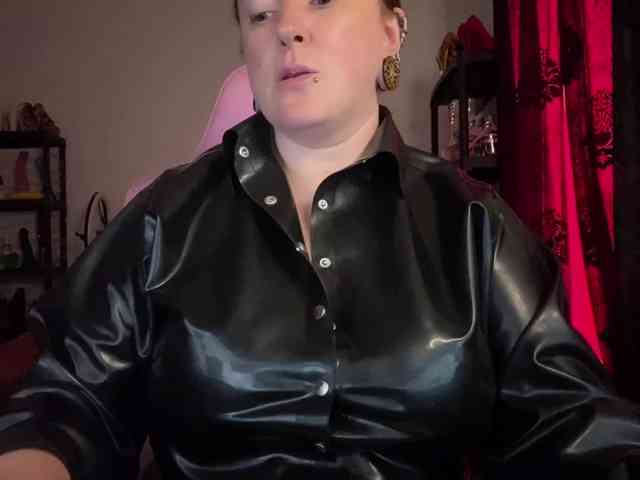 NylonQueen webcam