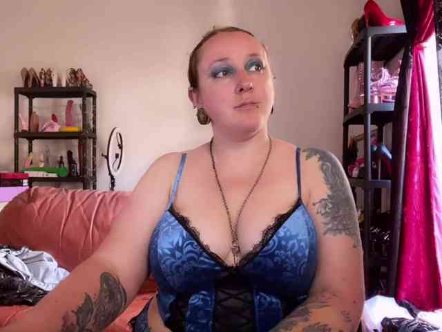 NylonQueen webcam