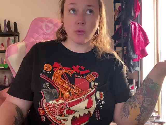 NylonQueen webcam