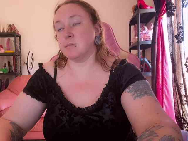 NylonQueen webcam