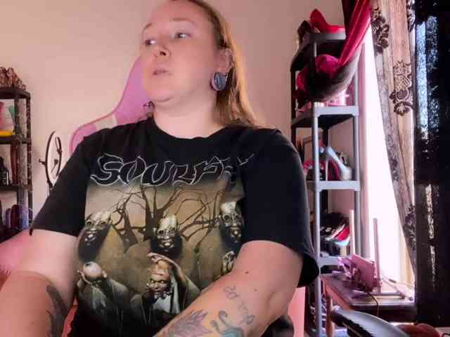 NylonQueen webcam
