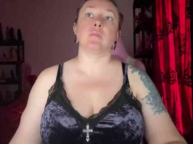 NylonQueen webcam