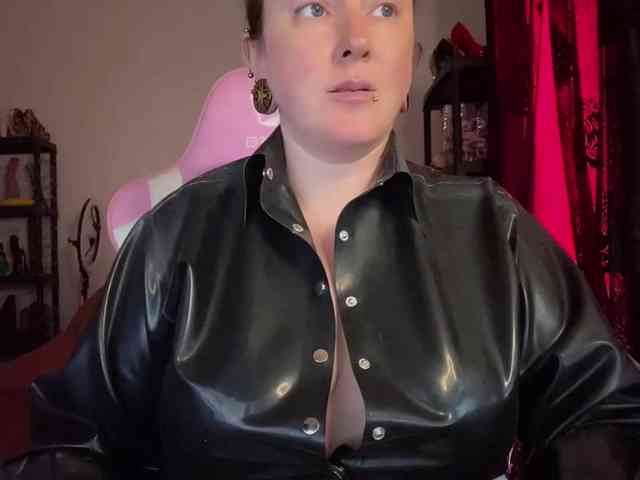 NylonQueen webcam