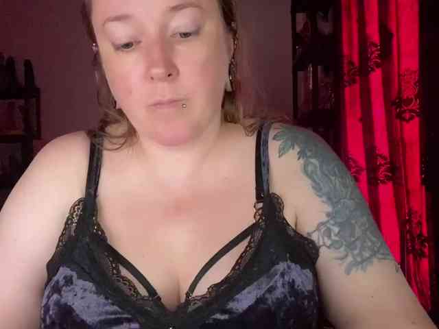 NylonQueen webcam