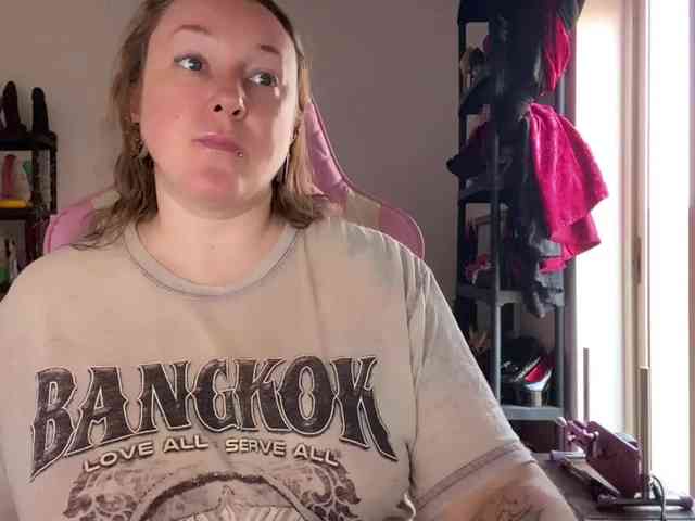 NylonQueen webcam