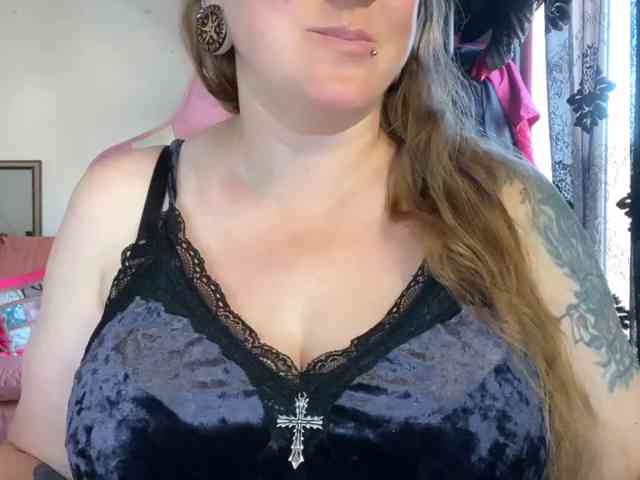 NylonQueen webcam