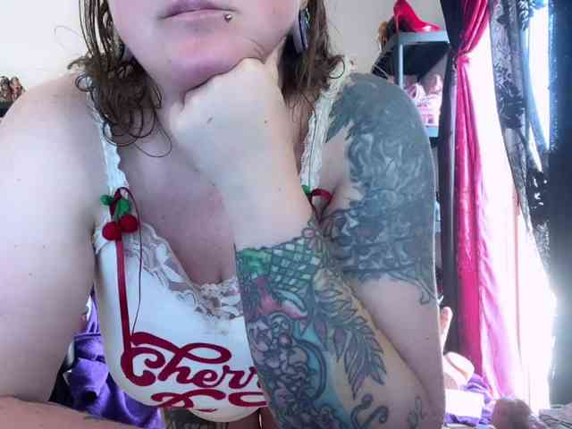 NylonQueen webcam