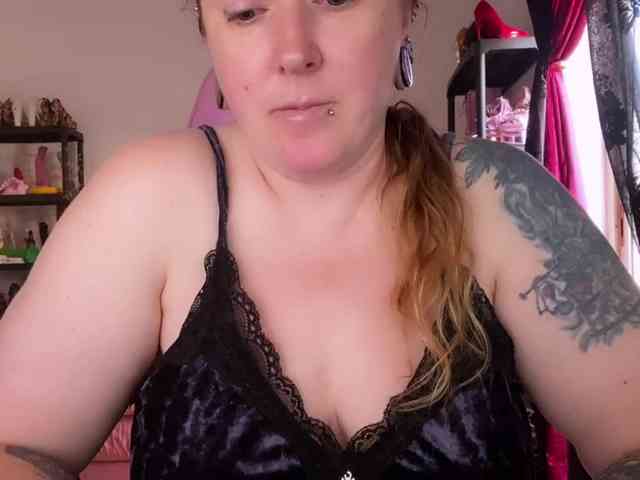 NylonQueen webcam