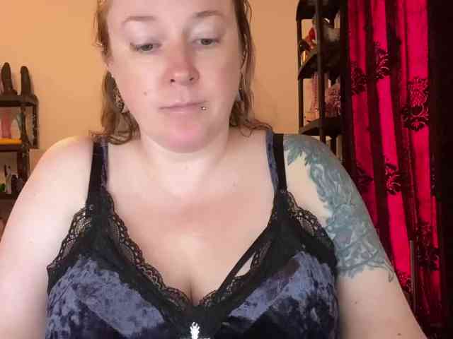 NylonQueen webcam