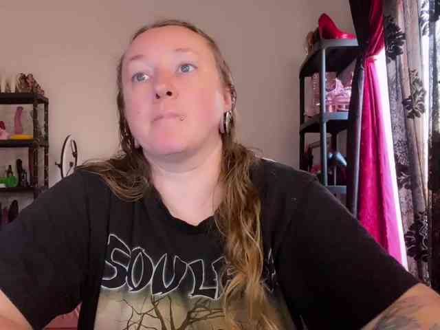NylonQueen webcam