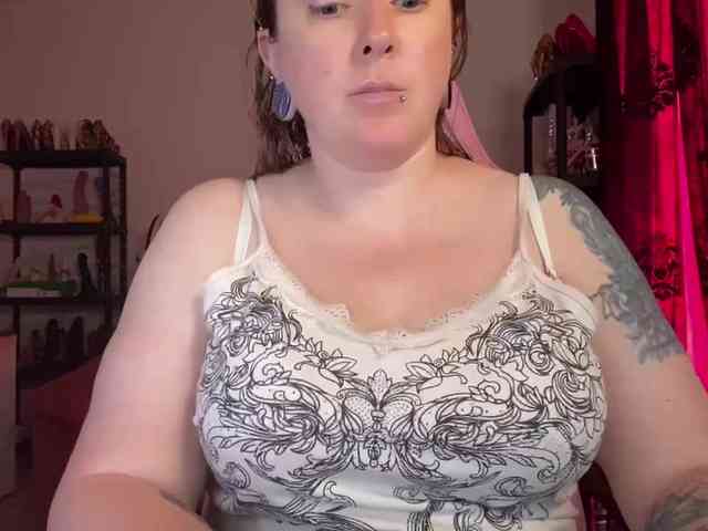 NylonQueen webcam