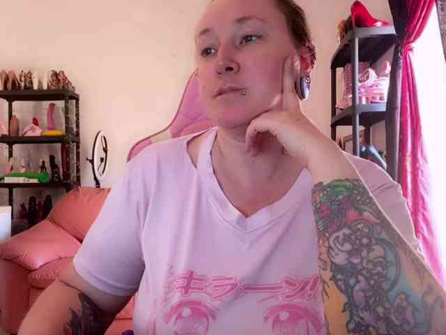NylonQueen webcam