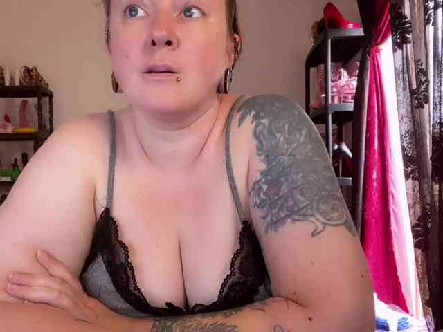NylonQueen webcam