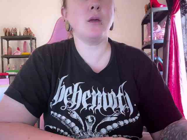 NylonQueen webcam