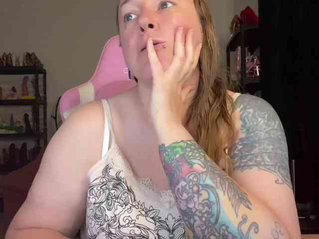 NylonQueen webcam