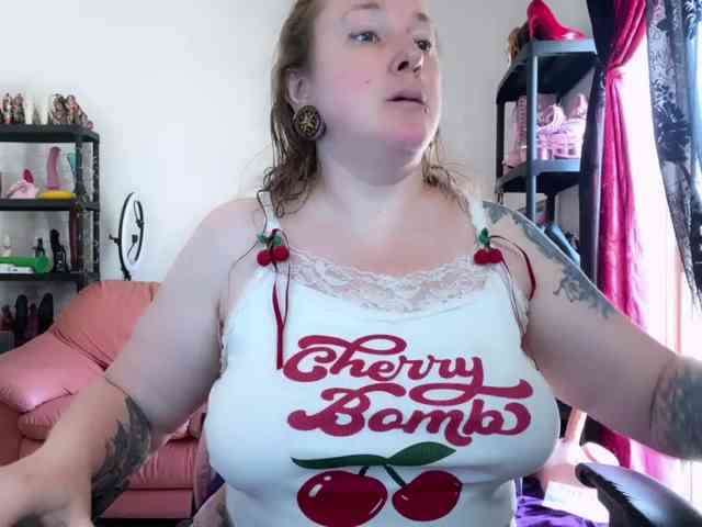 NylonQueen webcam