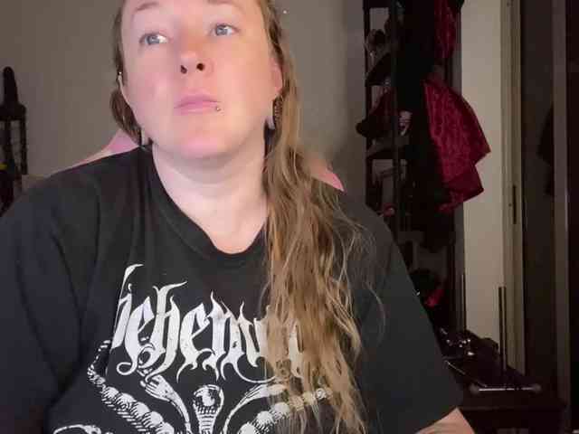 NylonQueen webcam