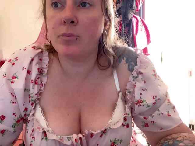 NylonQueen webcam