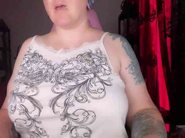 NylonQueen webcam