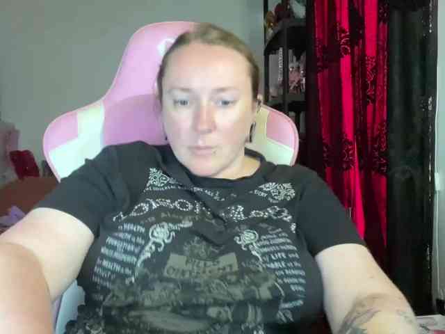 NylonQueen webcam