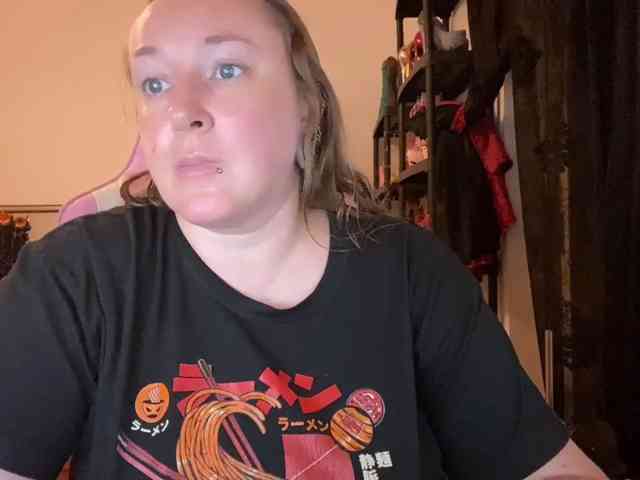 NylonQueen webcam